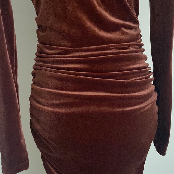 SHEIN dress in a size 4 is a rust color in excellent condition - Picture 4 of 5